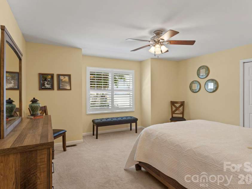 237 Charlestown Drive, Hendersonville, NC 28792.  MLS# CAR4390917, YatesRealty ID 29222. 
