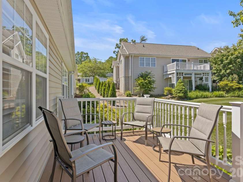 237 Charlestown Drive, Hendersonville, NC 28792.  MLS# CAR4390917, YatesRealty ID 29222. 