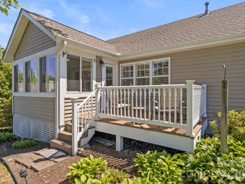 237 Charlestown Drive, Hendersonville, NC 28792.  MLS# CAR4390917, YatesRealty ID 29222. 