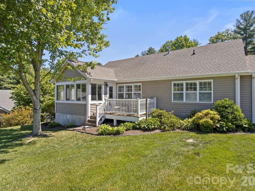 237 Charlestown Drive, Hendersonville, NC 28792.  MLS# CAR4390917, YatesRealty ID 29222. 