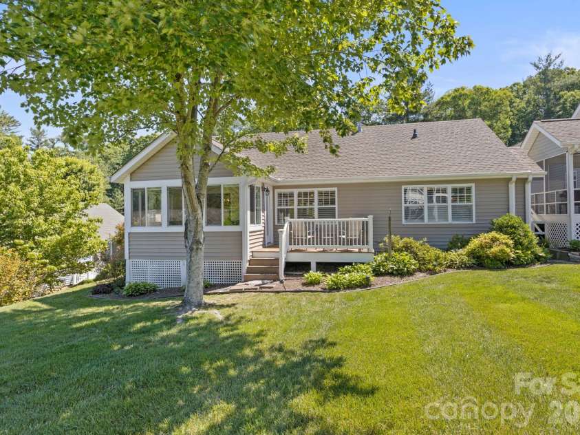237 Charlestown Drive, Hendersonville, NC 28792.  MLS# CAR4390917, YatesRealty ID 29222. 
