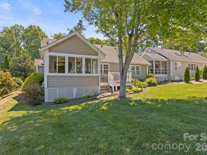 237 Charlestown Drive, Hendersonville, NC 28792.  MLS# CAR4390917, YatesRealty ID 29222. 