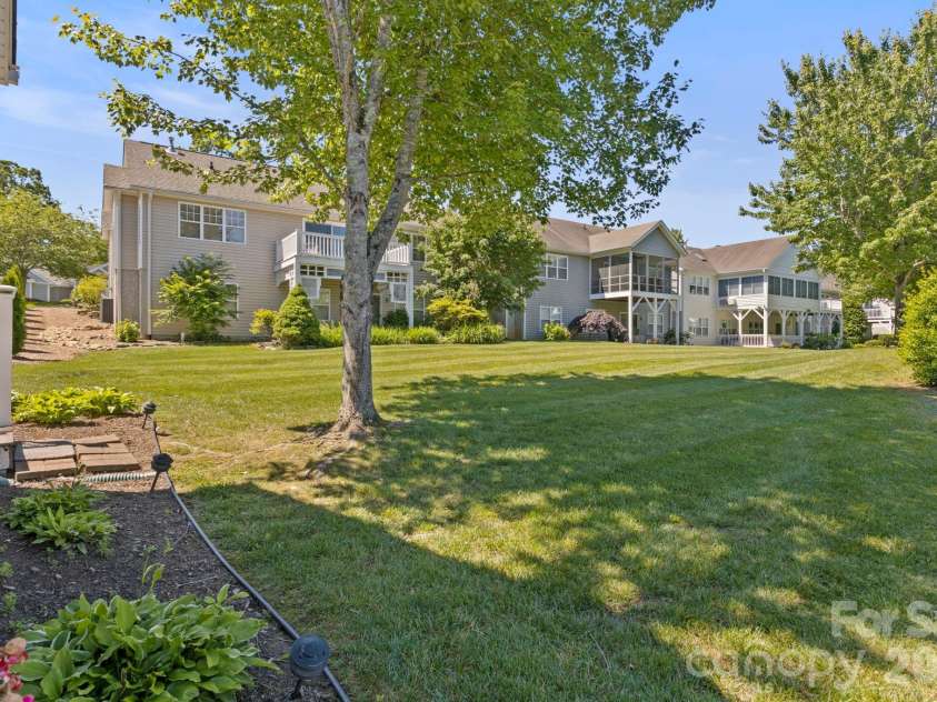 237 Charlestown Drive, Hendersonville, NC 28792.  MLS# CAR4390917, YatesRealty ID 29222. 