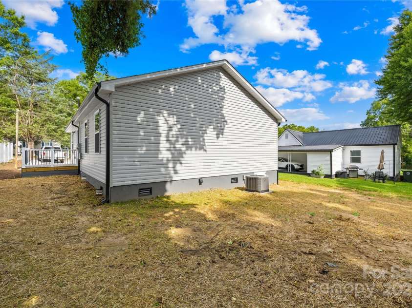 500 North Drive, Cherryville, NC 28021.  MLS# CAR4277226, YatesRealty ID 29222. 