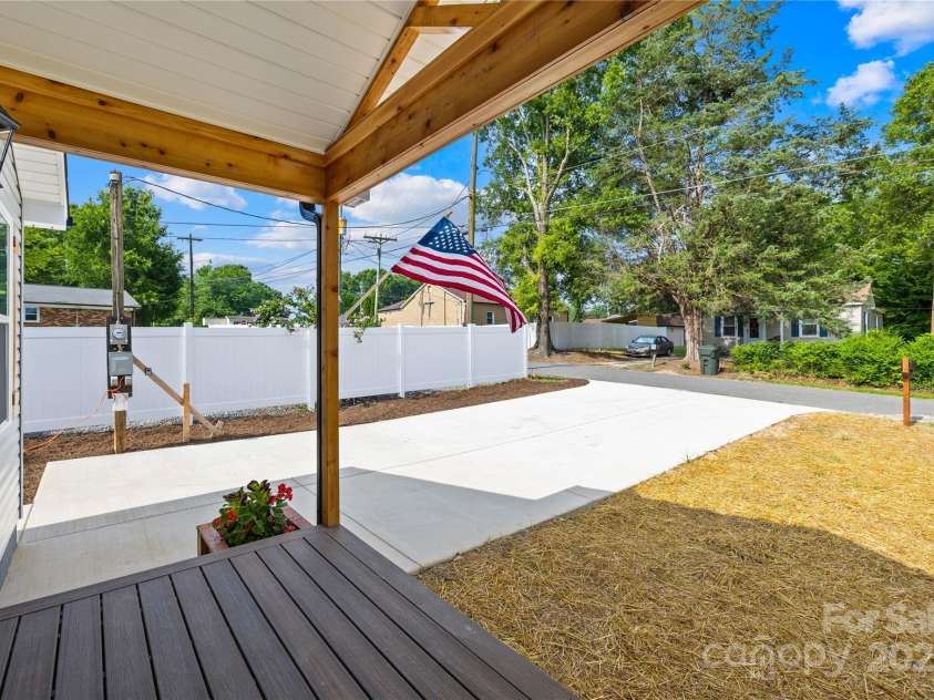 500 North Drive, Cherryville, NC 28021.  MLS# CAR4277226, YatesRealty ID 29222. 