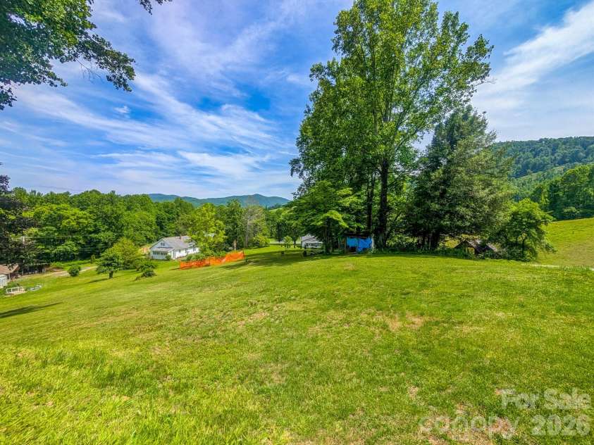 114 Dewberry Lane, Burnsville, NC 28705.  MLS# CAR4388919, YatesRealty ID 29224. 