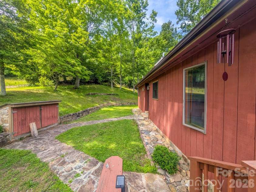 114 Dewberry Lane, Burnsville, NC 28705.  MLS# CAR4388919, YatesRealty ID 29224. 
