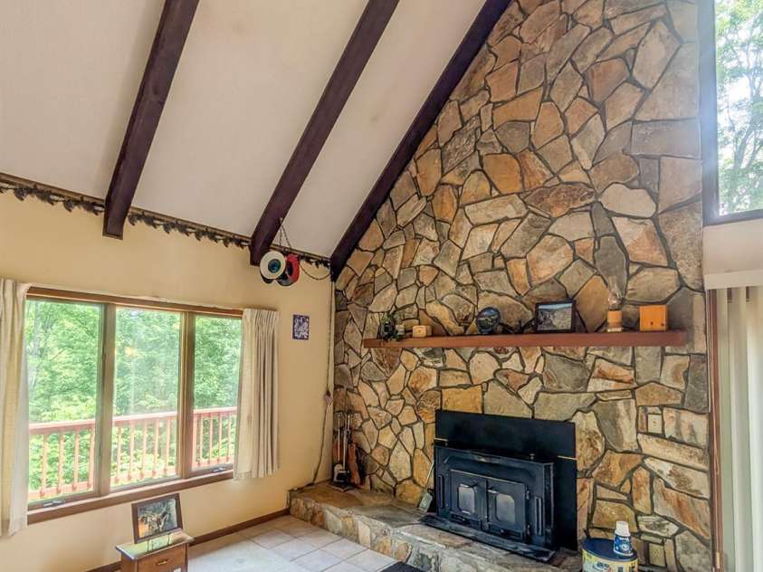 114 Dewberry Lane, Burnsville, NC 28705.  MLS# CAR4388919, YatesRealty ID 29224. 