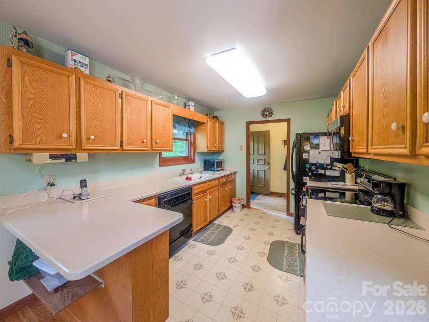 114 Dewberry Lane, Burnsville, NC 28705.  MLS# CAR4388919, YatesRealty ID 29224. 