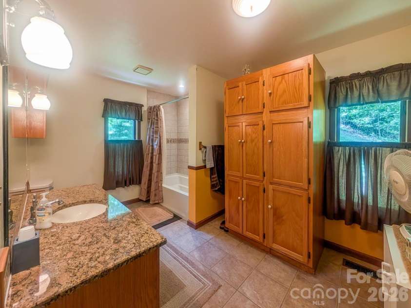 114 Dewberry Lane, Burnsville, NC 28705.  MLS# CAR4388919, YatesRealty ID 29224. 