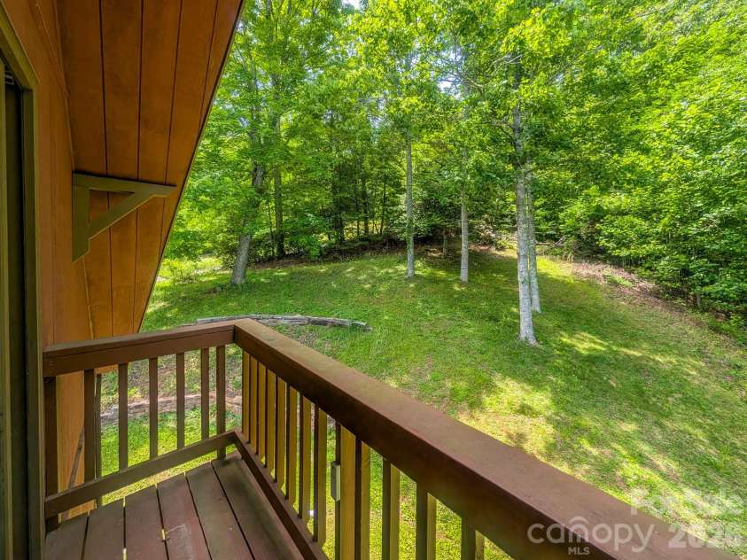 114 Dewberry Lane, Burnsville, NC 28705.  MLS# CAR4388919, YatesRealty ID 29224. 