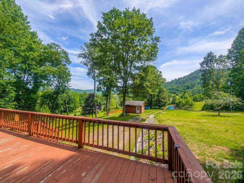 114 Dewberry Lane, Burnsville, NC 28705.  MLS# CAR4388919, YatesRealty ID 29224. 