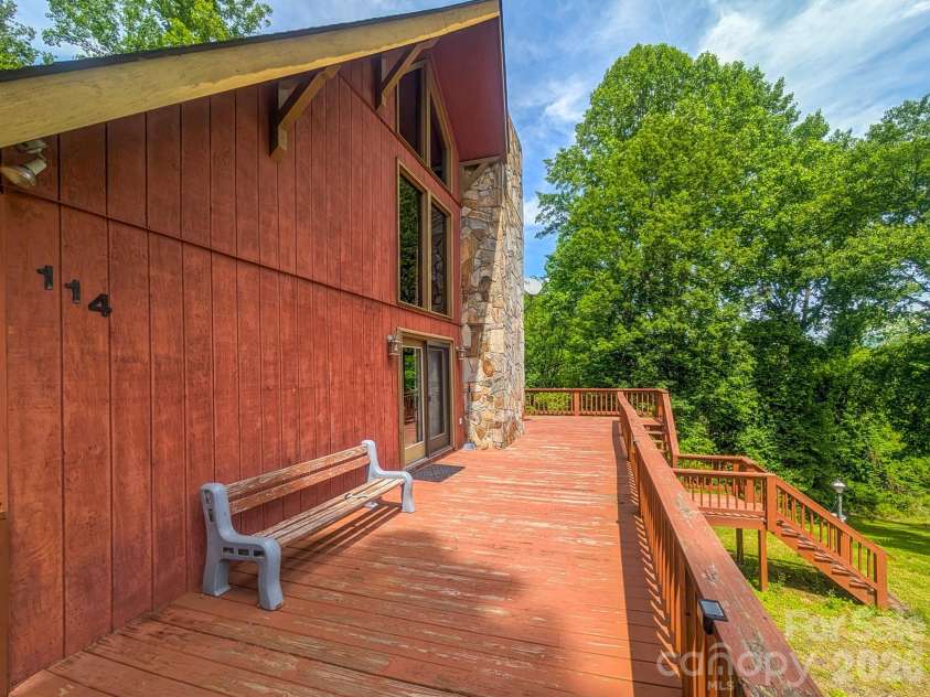 114 Dewberry Lane, Burnsville, NC 28705.  MLS# CAR4388919, YatesRealty ID 29224. 