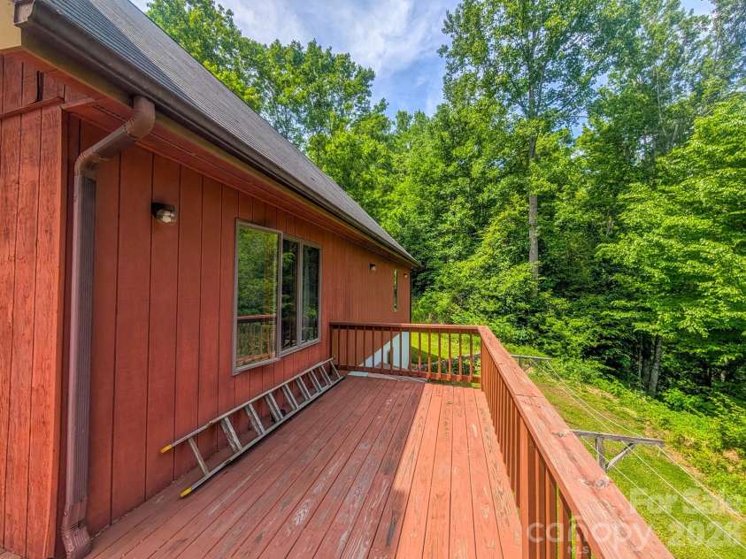 114 Dewberry Lane, Burnsville, NC 28705.  MLS# CAR4388919, YatesRealty ID 29224. 