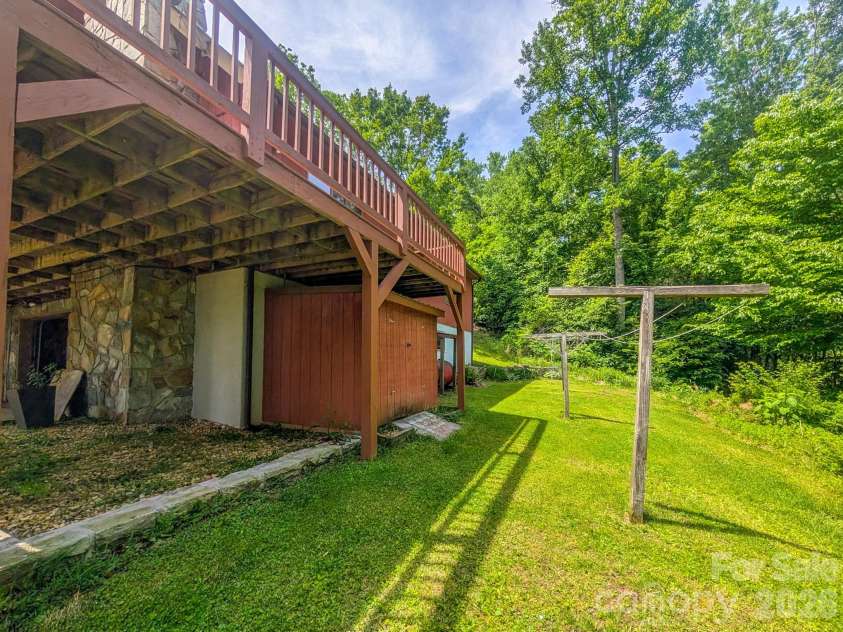 114 Dewberry Lane, Burnsville, NC 28705.  MLS# CAR4388919, YatesRealty ID 29224. 