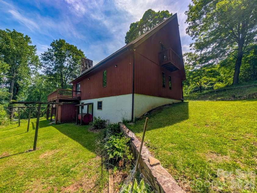 114 Dewberry Lane, Burnsville, NC 28705.  MLS# CAR4388919, YatesRealty ID 29224. 