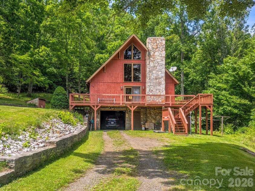 114 Dewberry Lane, Burnsville, NC 28705.  MLS# CAR4388919, YatesRealty ID 29224. 