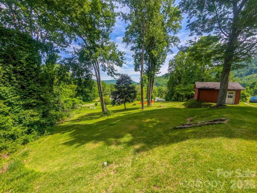 114 Dewberry Lane, Burnsville, NC 28705.  MLS# CAR4388919, YatesRealty ID 29224. 