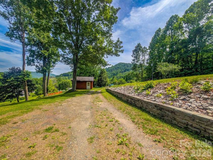 114 Dewberry Lane, Burnsville, NC 28705.  MLS# CAR4388919, YatesRealty ID 29224. 