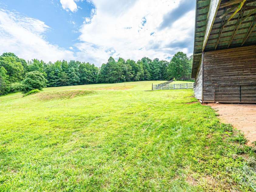 1870 Guildwood Place, Hudson, NC 28638.  MLS# CAR4284116, YatesRealty ID 29225. 