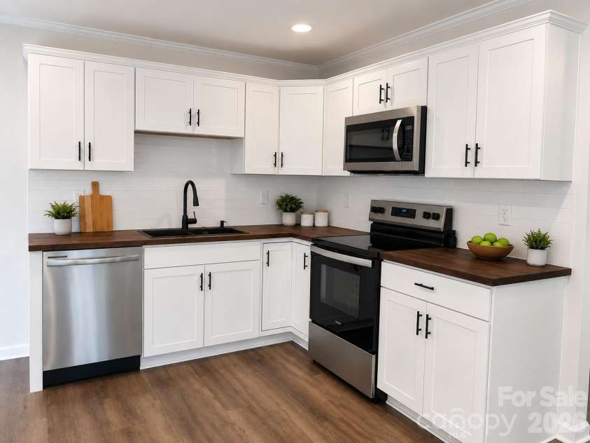 803 Dogwood Drive, Dallas, NC 28034.  MLS# CAR4391891, YatesRealty ID 29225. 