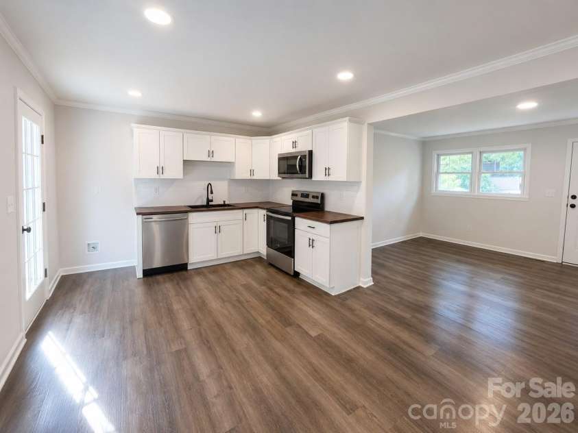 803 Dogwood Drive, Dallas, NC 28034.  MLS# CAR4391891, YatesRealty ID 29225. 