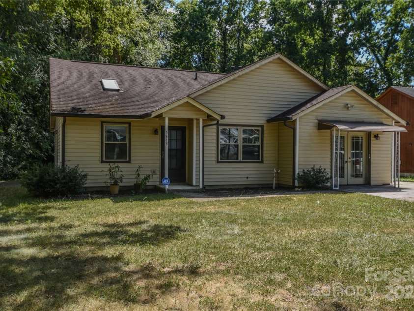 5418 Amado Street, Charlotte, NC 28215.  MLS# CAR4281433, YatesRealty ID 29226. 