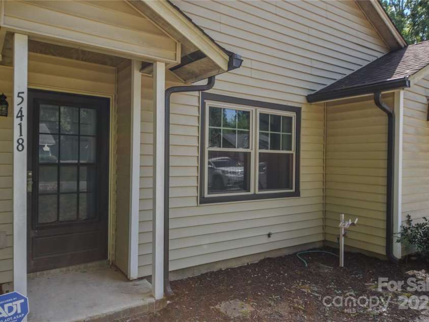 5418 Amado Street, Charlotte, NC 28215.  MLS# CAR4281433, YatesRealty ID 29226. 