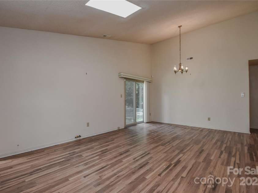 5418 Amado Street, Charlotte, NC 28215.  MLS# CAR4281433, YatesRealty ID 29226. 