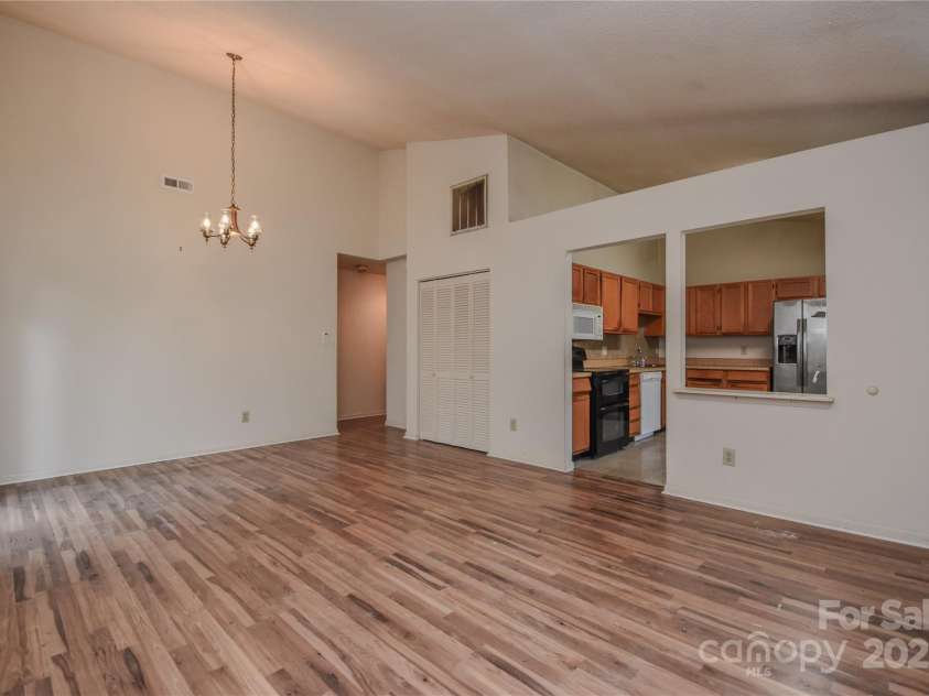5418 Amado Street, Charlotte, NC 28215.  MLS# CAR4281433, YatesRealty ID 29226. 