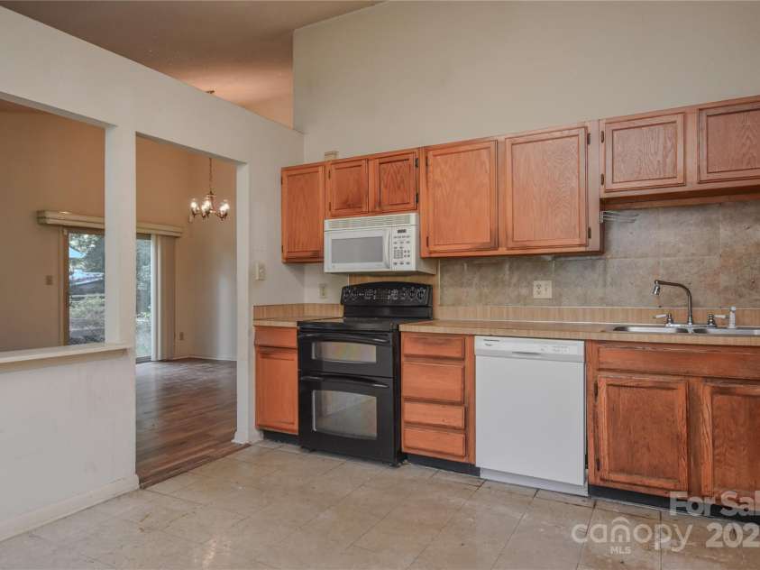5418 Amado Street, Charlotte, NC 28215.  MLS# CAR4281433, YatesRealty ID 29226. 