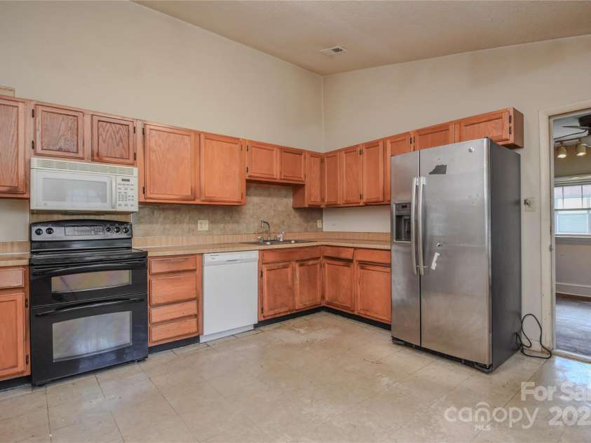 5418 Amado Street, Charlotte, NC 28215.  MLS# CAR4281433, YatesRealty ID 29226. 