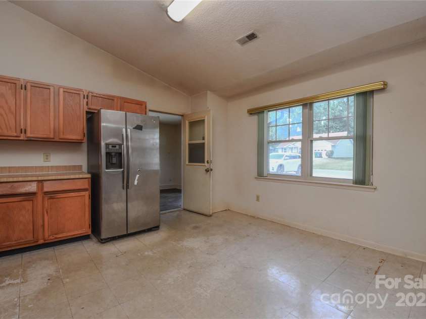 5418 Amado Street, Charlotte, NC 28215.  MLS# CAR4281433, YatesRealty ID 29226. 