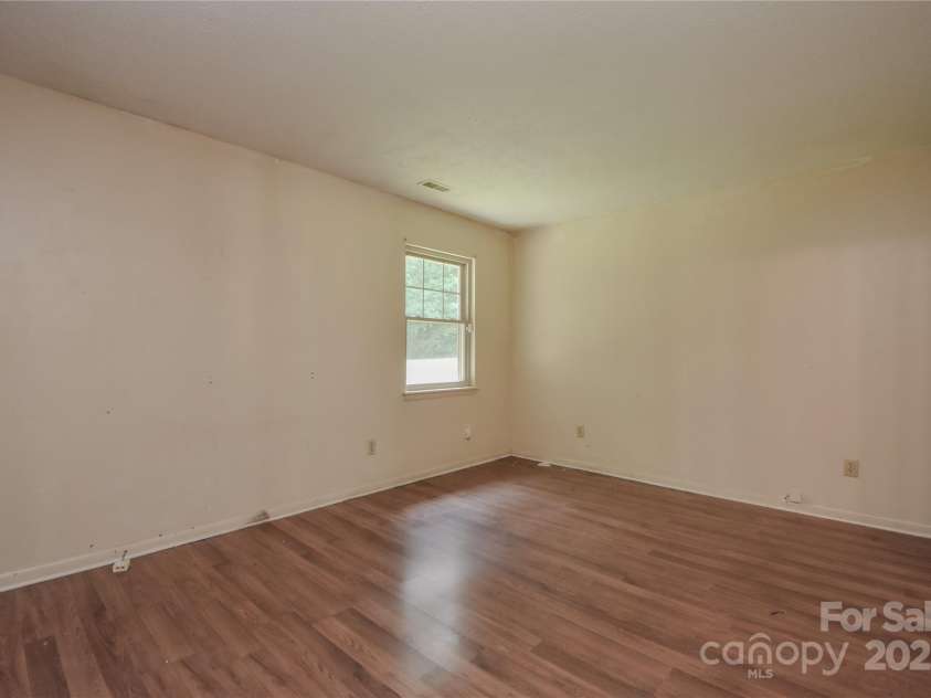 5418 Amado Street, Charlotte, NC 28215.  MLS# CAR4281433, YatesRealty ID 29226. 