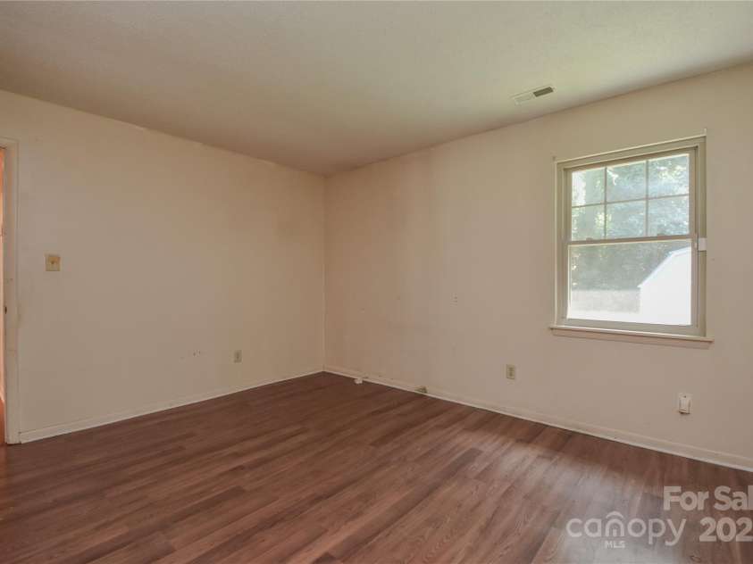 5418 Amado Street, Charlotte, NC 28215.  MLS# CAR4281433, YatesRealty ID 29226. 
