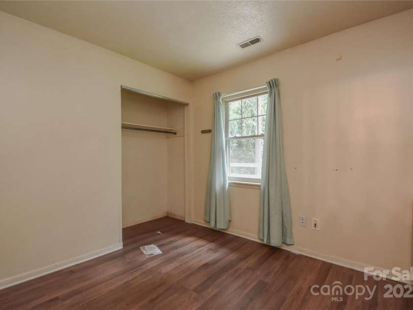 5418 Amado Street, Charlotte, NC 28215.  MLS# CAR4281433, YatesRealty ID 29226. 