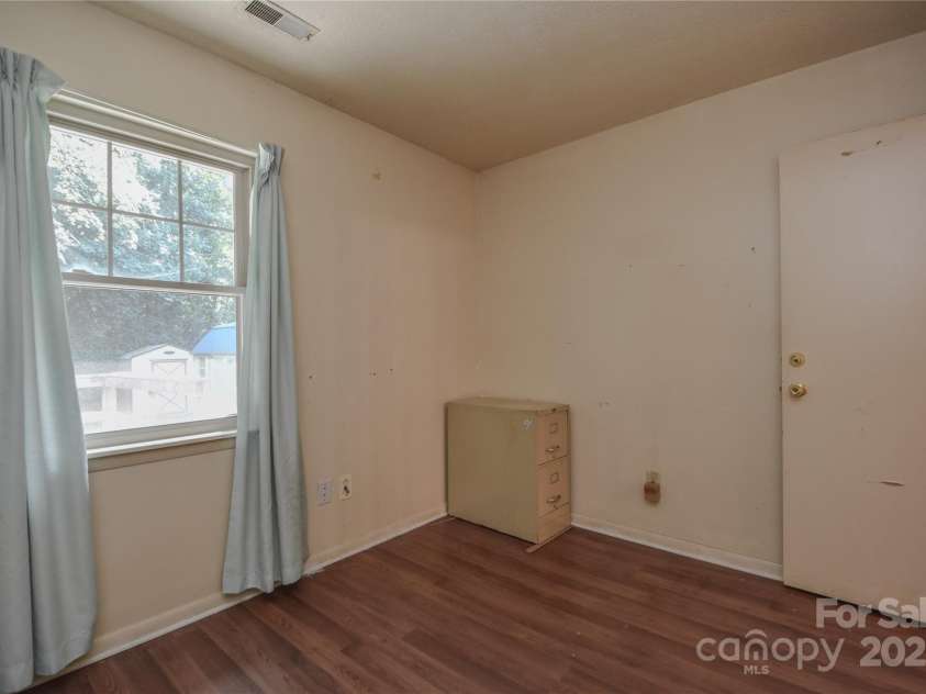 5418 Amado Street, Charlotte, NC 28215.  MLS# CAR4281433, YatesRealty ID 29226. 