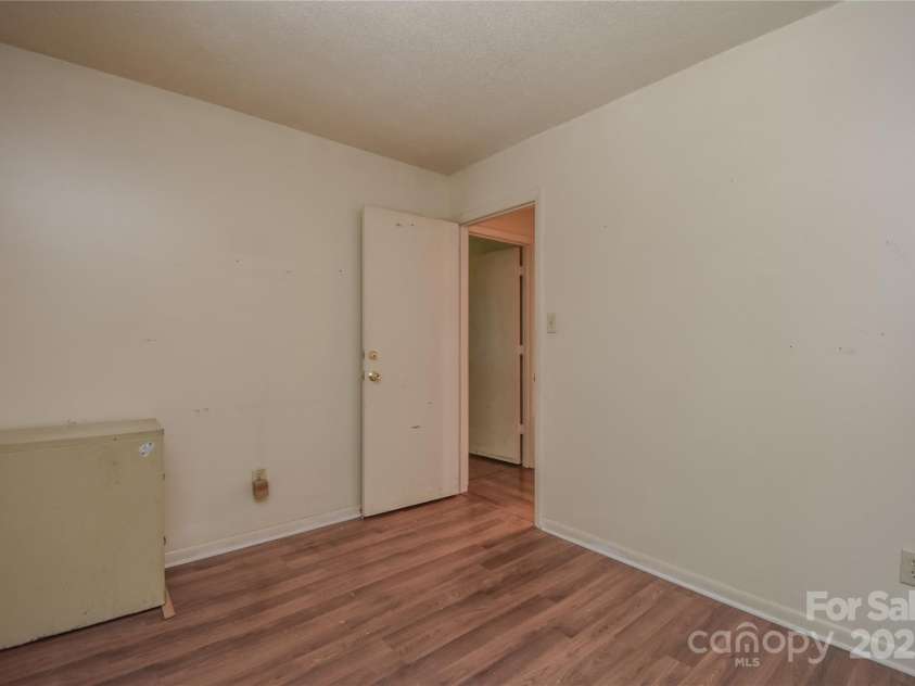 5418 Amado Street, Charlotte, NC 28215.  MLS# CAR4281433, YatesRealty ID 29226. 