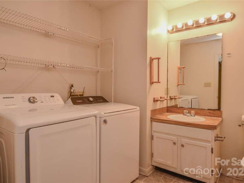 5418 Amado Street, Charlotte, NC 28215.  MLS# CAR4281433, YatesRealty ID 29226. 