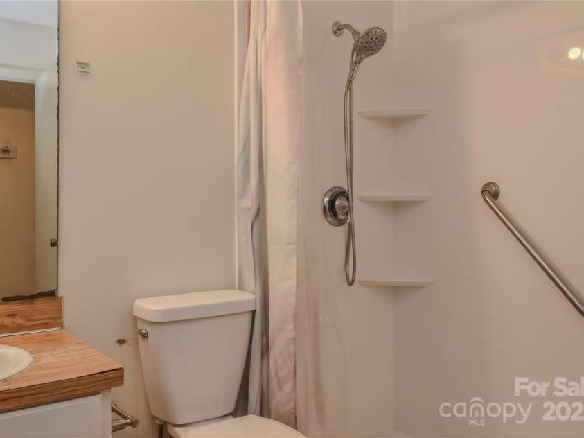 5418 Amado Street, Charlotte, NC 28215.  MLS# CAR4281433, YatesRealty ID 29226. 