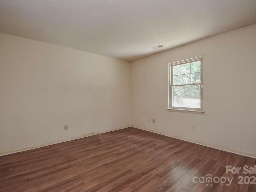 5418 Amado Street, Charlotte, NC 28215.  MLS# CAR4281433, YatesRealty ID 29226. 