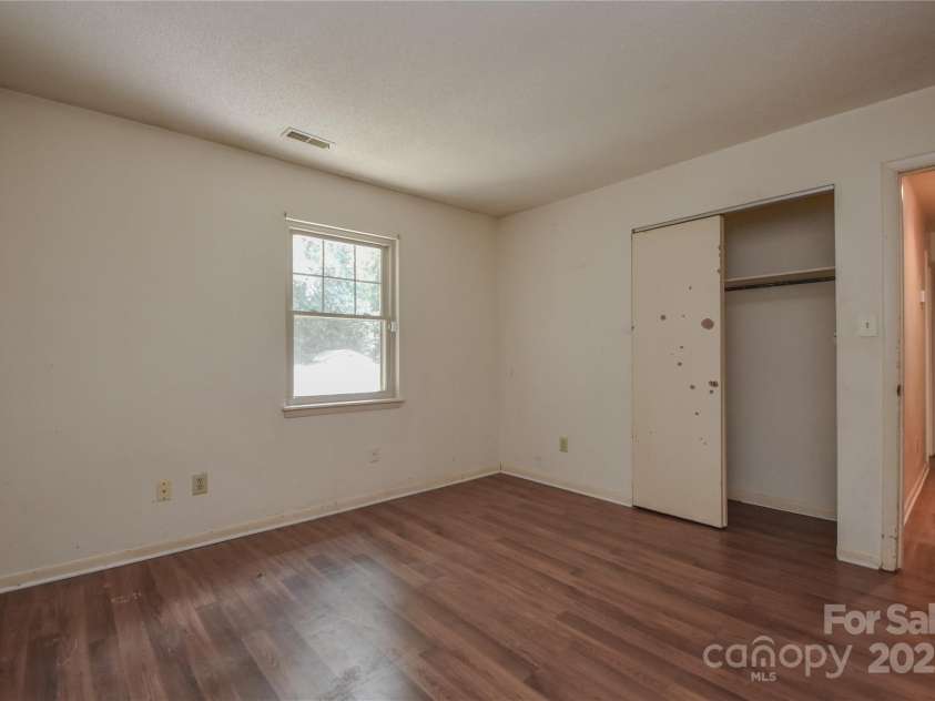 5418 Amado Street, Charlotte, NC 28215.  MLS# CAR4281433, YatesRealty ID 29226. 