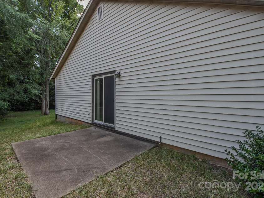 5418 Amado Street, Charlotte, NC 28215.  MLS# CAR4281433, YatesRealty ID 29226. 