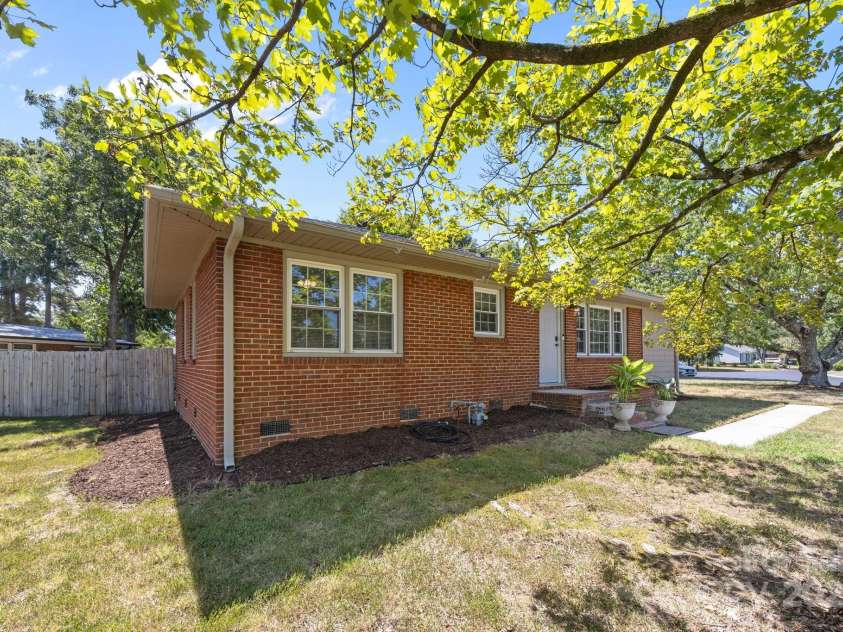 201 Lowry Street, Pineville, NC 28134.  MLS# CAR4284142, YatesRealty ID 29227. 