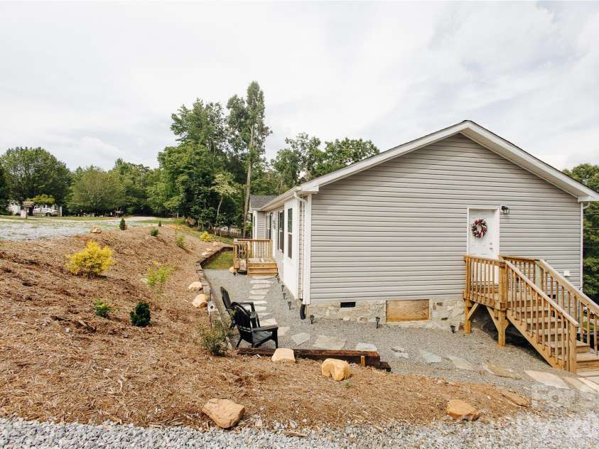70 Cascades Drive, Nebo, NC 28761.  MLS# CAR4388947, YatesRealty ID 29229. 