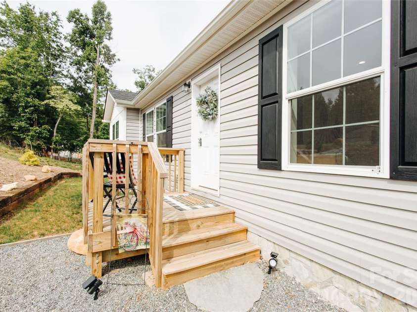 70 Cascades Drive, Nebo, NC 28761.  MLS# CAR4388947, YatesRealty ID 29229. 
