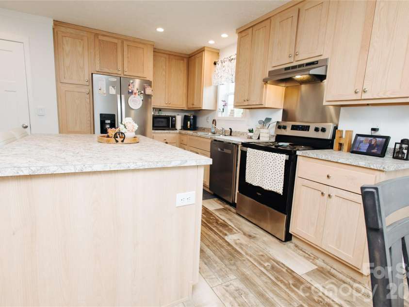 70 Cascades Drive, Nebo, NC 28761.  MLS# CAR4388947, YatesRealty ID 29229. 