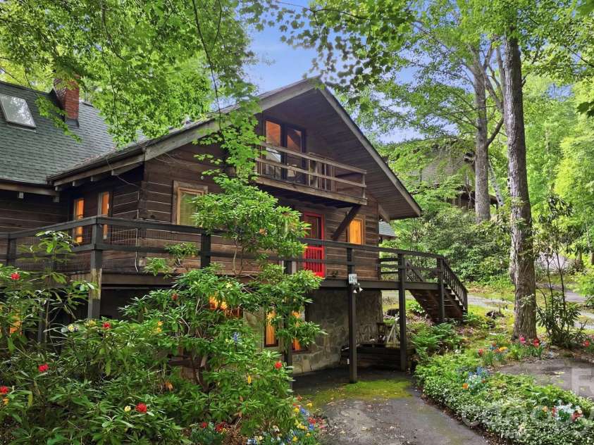 429 Biodome Drive, Waynesville, NC 28785.  MLS# CAR4386241, YatesRealty ID 2923. 