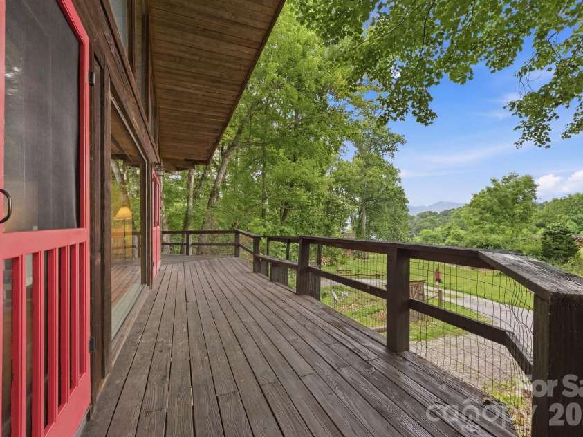 429 Biodome Drive, Waynesville, NC 28785.  MLS# CAR4386241, YatesRealty ID 2923. 