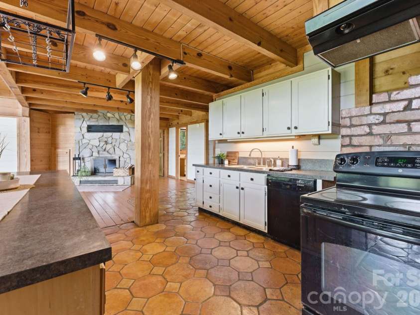 429 Biodome Drive, Waynesville, NC 28785.  MLS# CAR4386241, YatesRealty ID 2923. 
